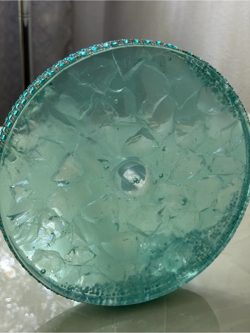 Resin paper towel holder countertop